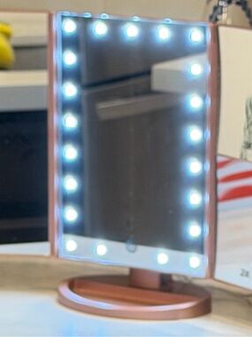 🌟 5 for $25 🌟 WEILY Lighted Tri-Fold Makeup Vanity Mirror Rose Gold 1X 2X 3X